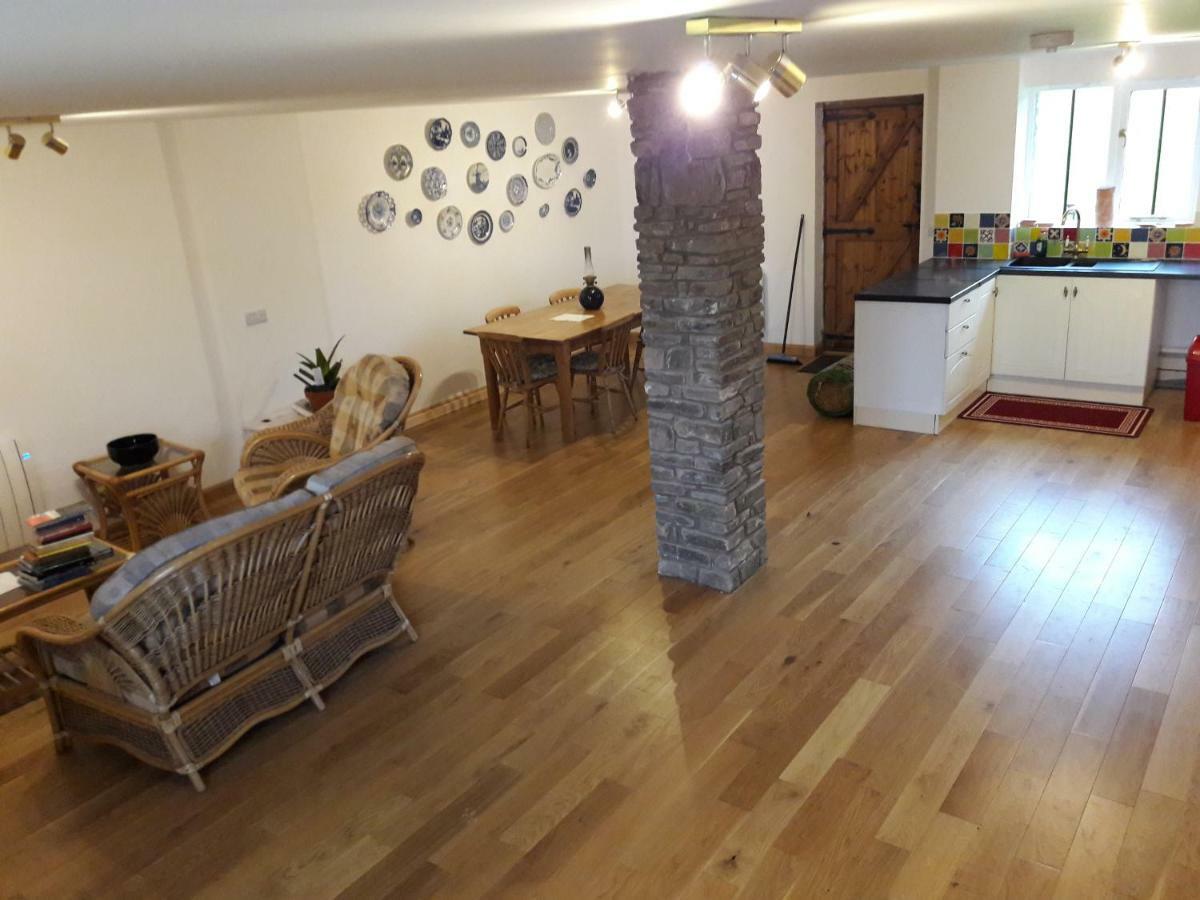 The Barn Annexe, Cefn-Yr-Allt Crickadarn Exteriör bild